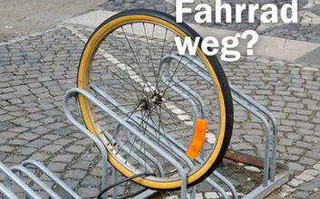 Fahrradweg.png Einzelnes Fahrradrad steckt in einem Fahrradständer. Darüber steht in weißer Schrift - Fahrrad weg?